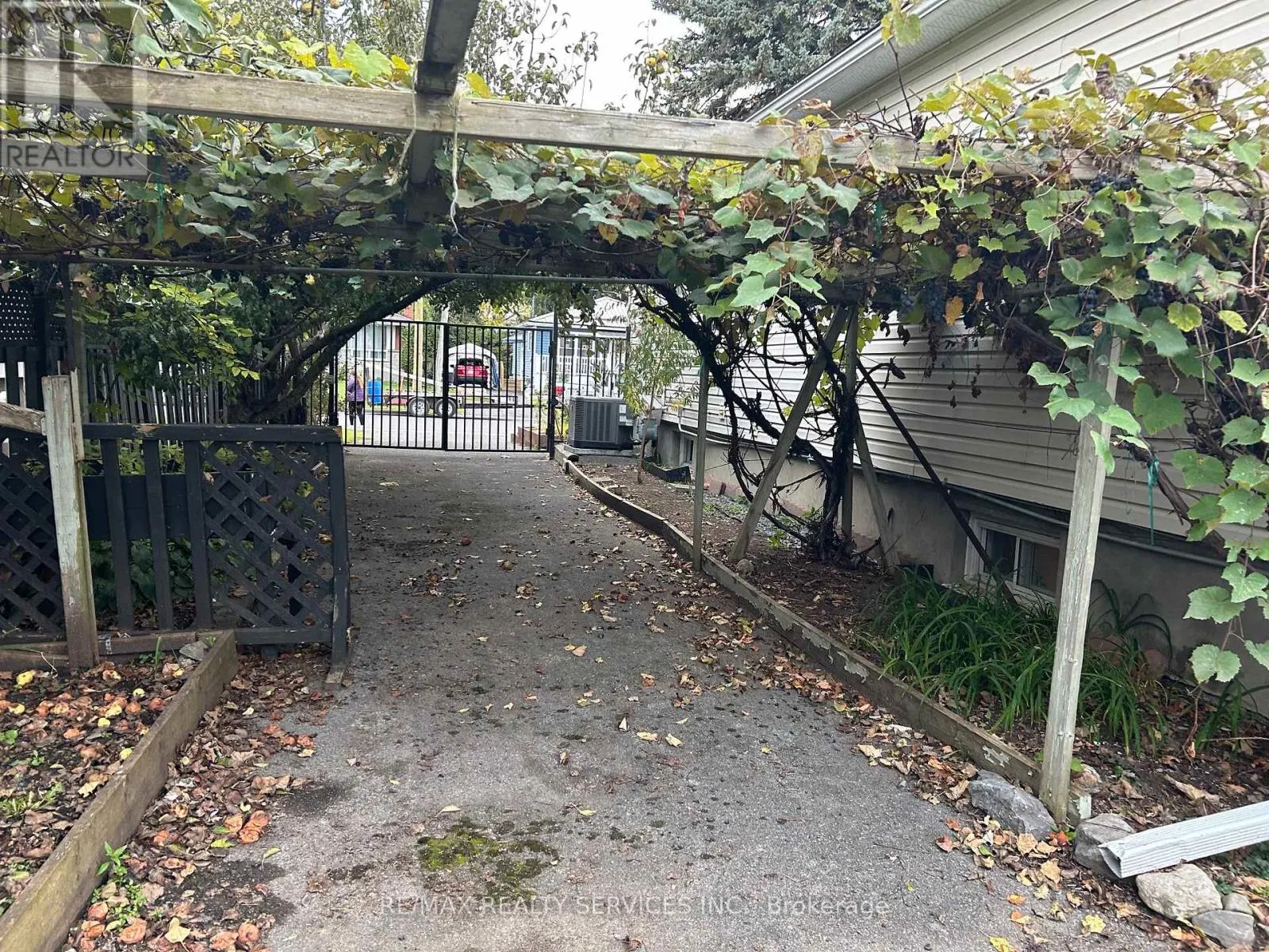 1207 HENRY STREET