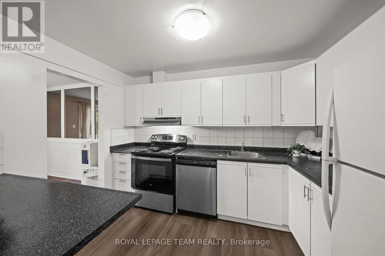 113 - 1587 GOTH AVENUE