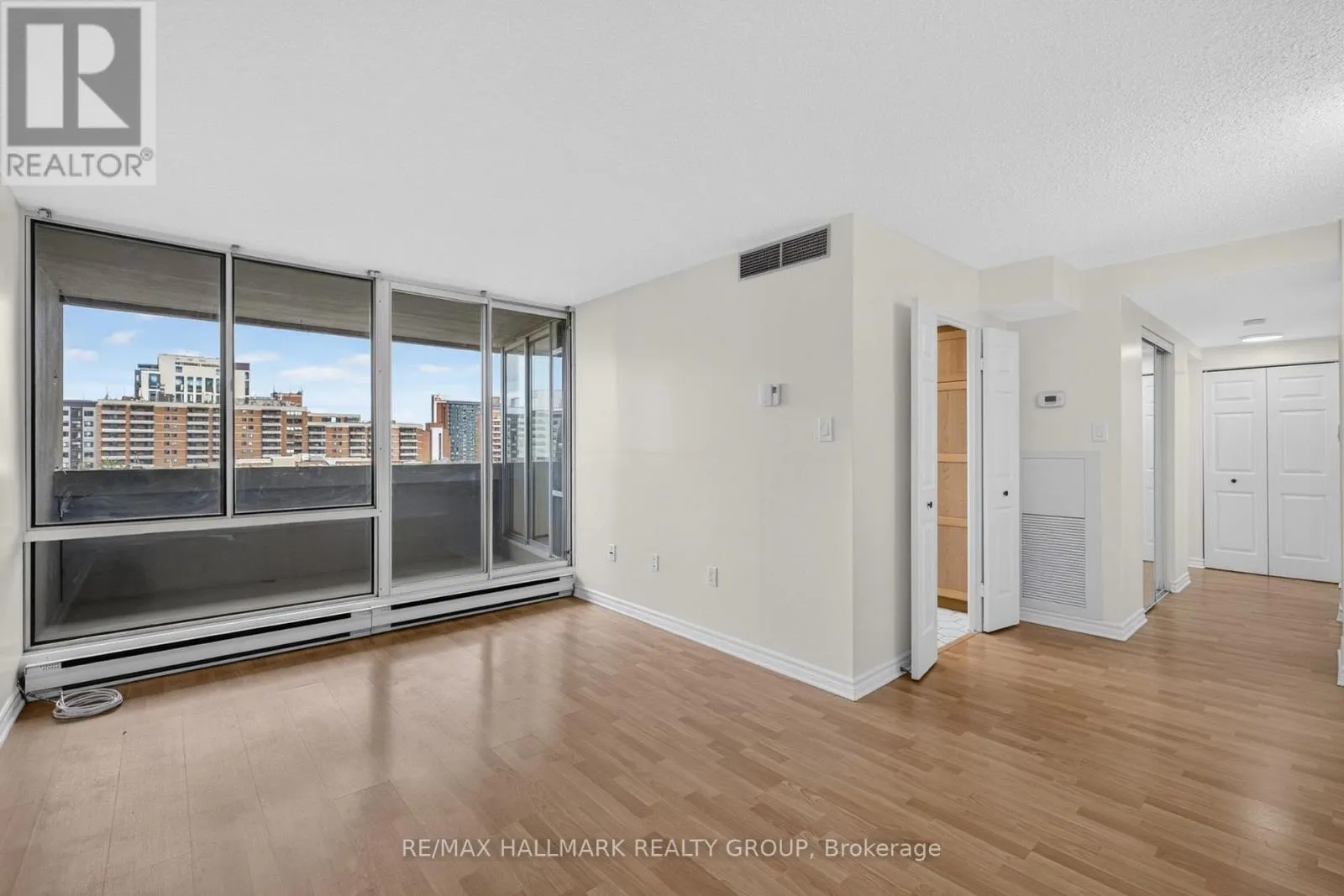 901 - 530 LAURIER AVENUE W