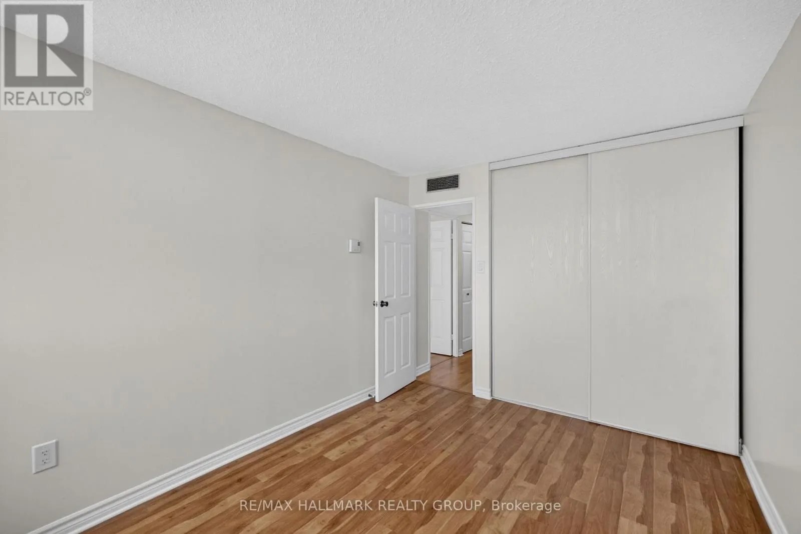 901 - 530 LAURIER AVENUE W