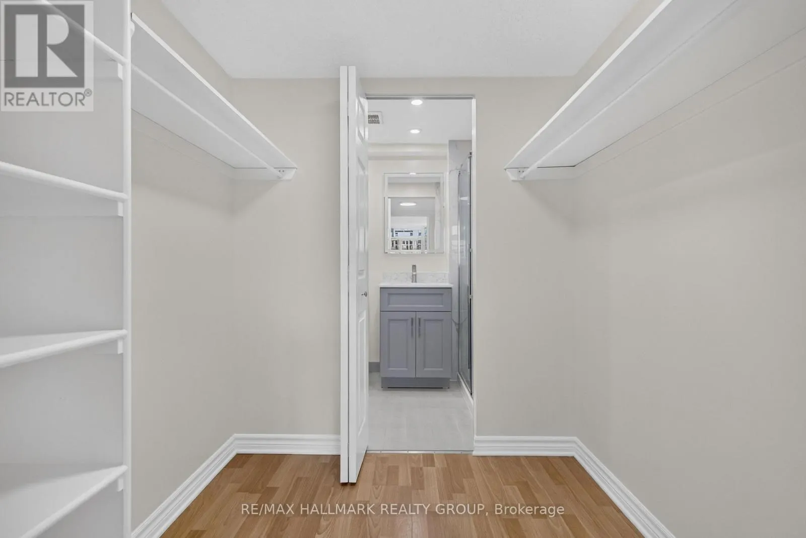 901 - 530 LAURIER AVENUE W
