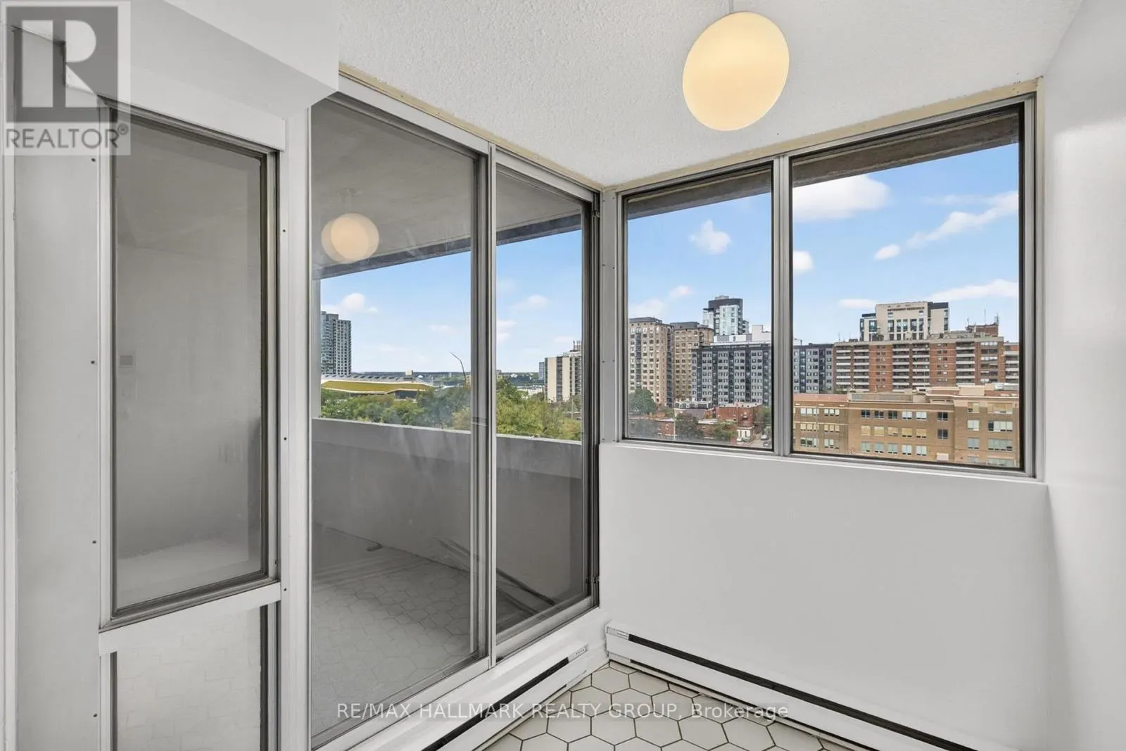 901 - 530 LAURIER AVENUE W
