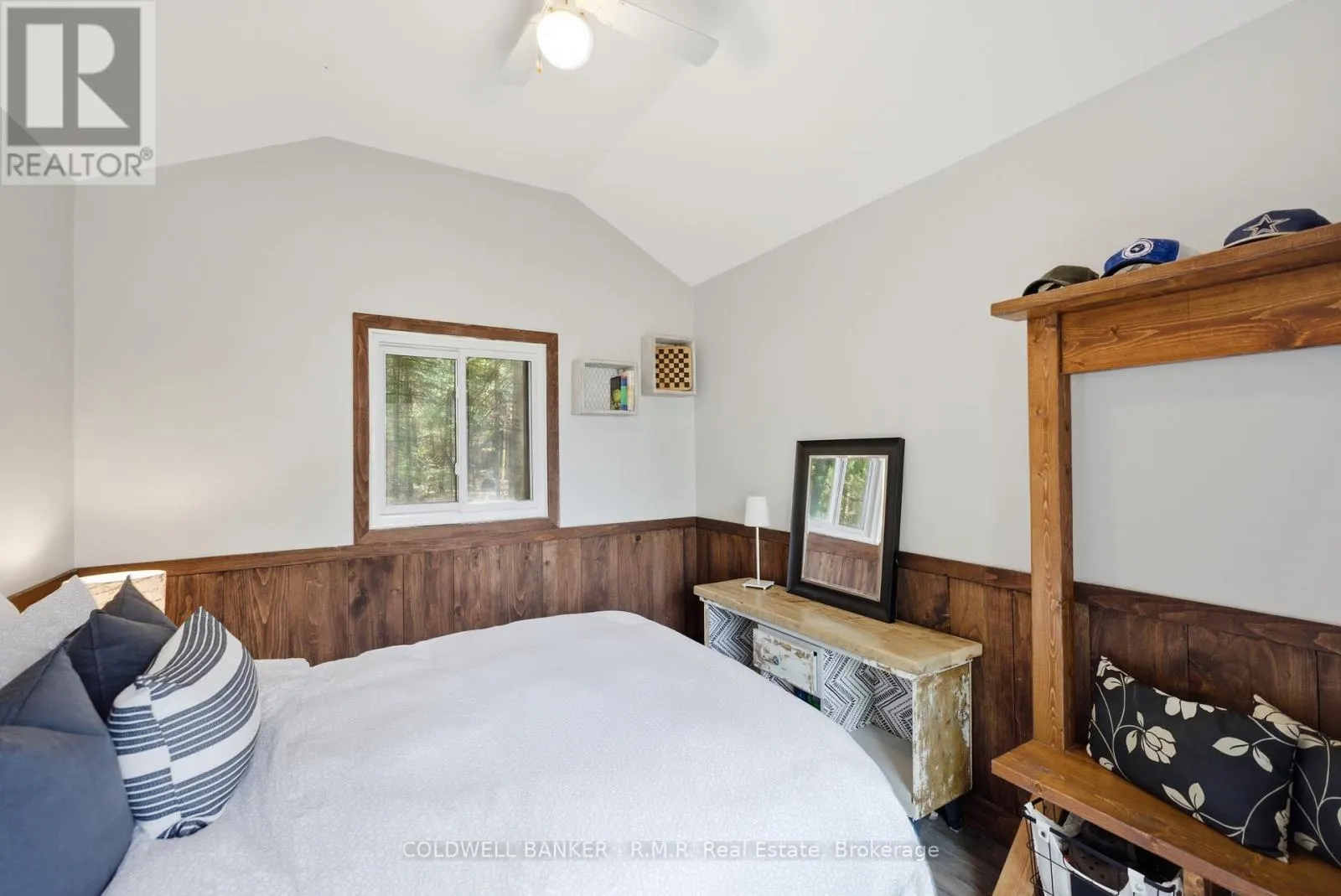 63 LITTLE SILVER LAKE WAY