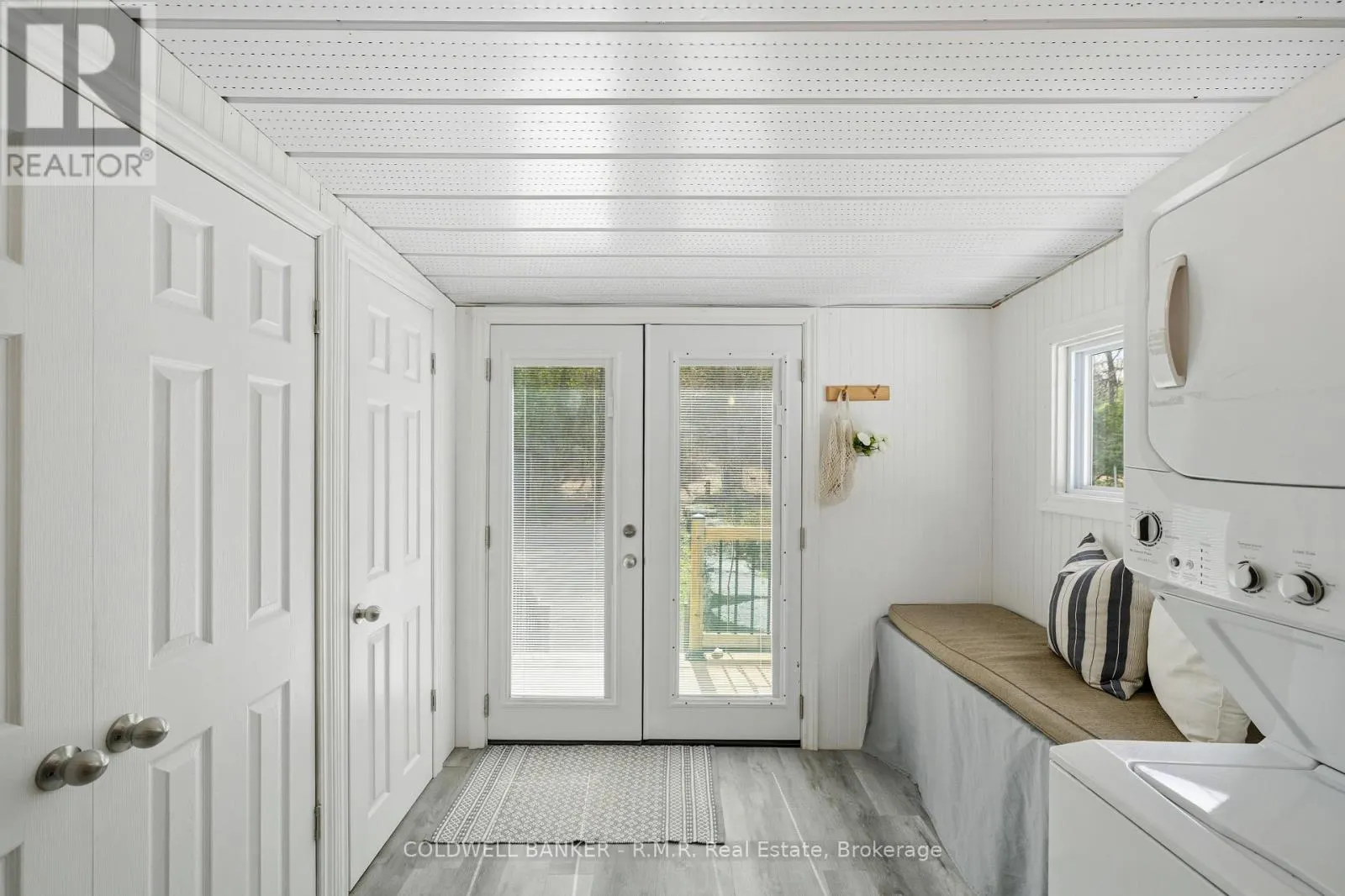 63 LITTLE SILVER LAKE WAY