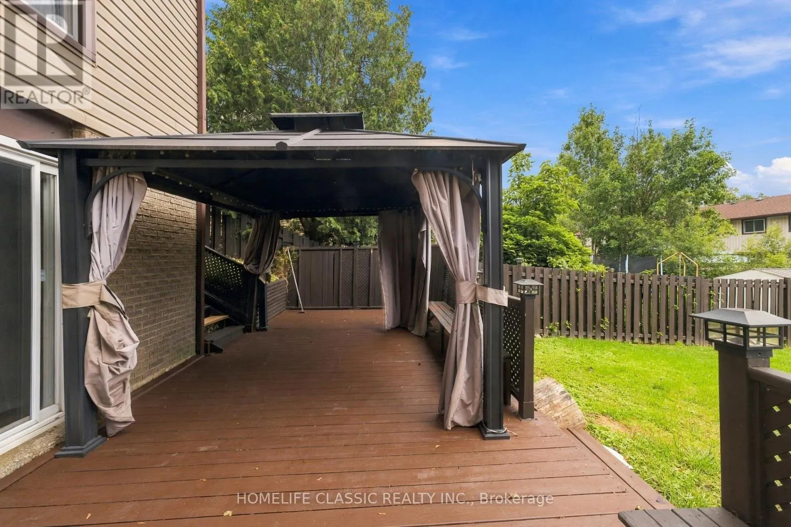 22 FROBISHER COURT