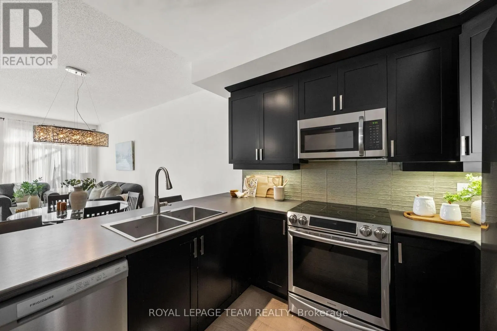 212 PEMBINA PRIVATE