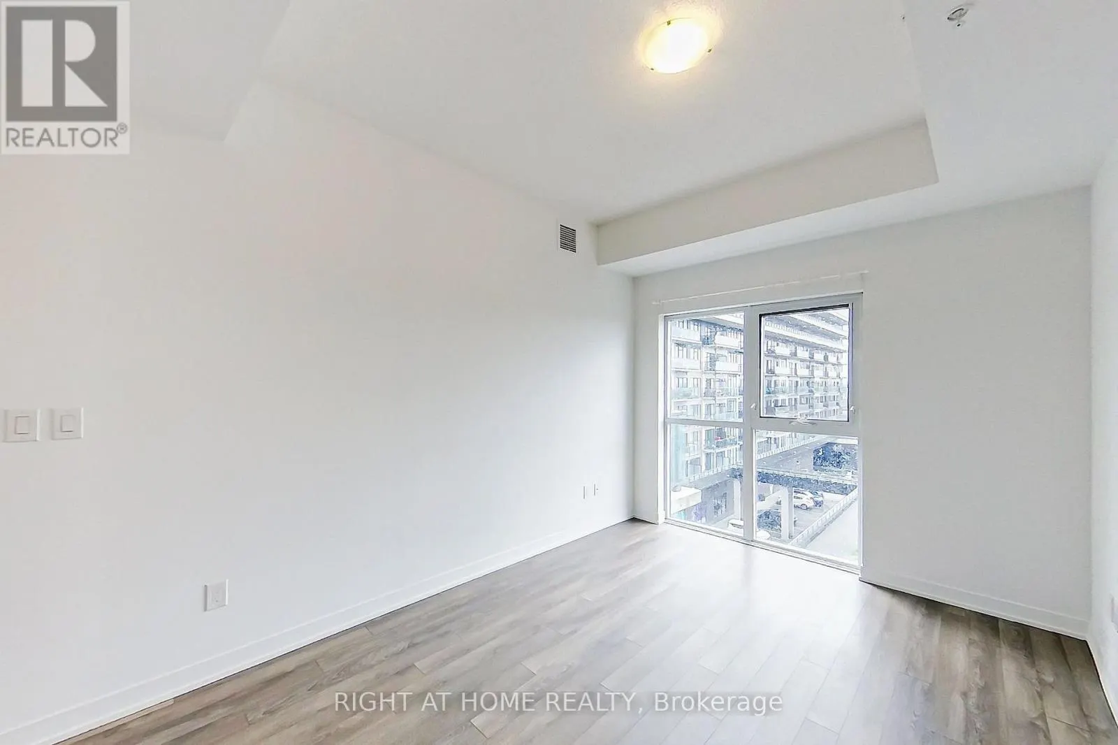 505 - 550 NORTH SERVICE ROAD