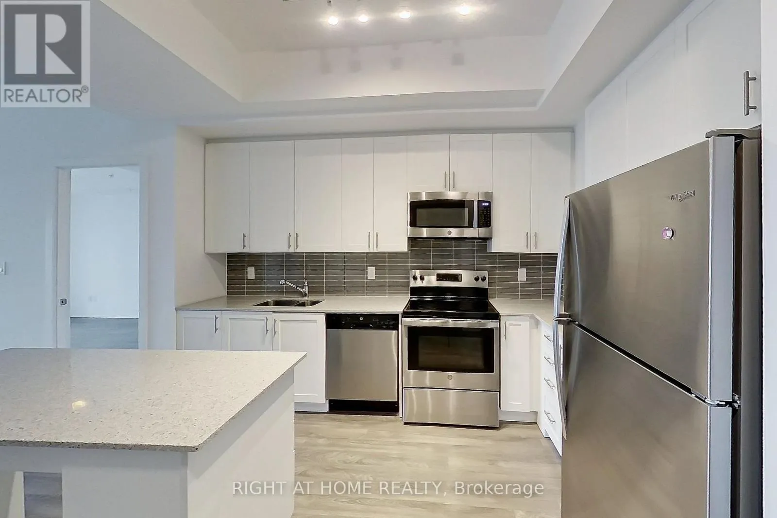 505 - 550 NORTH SERVICE ROAD
