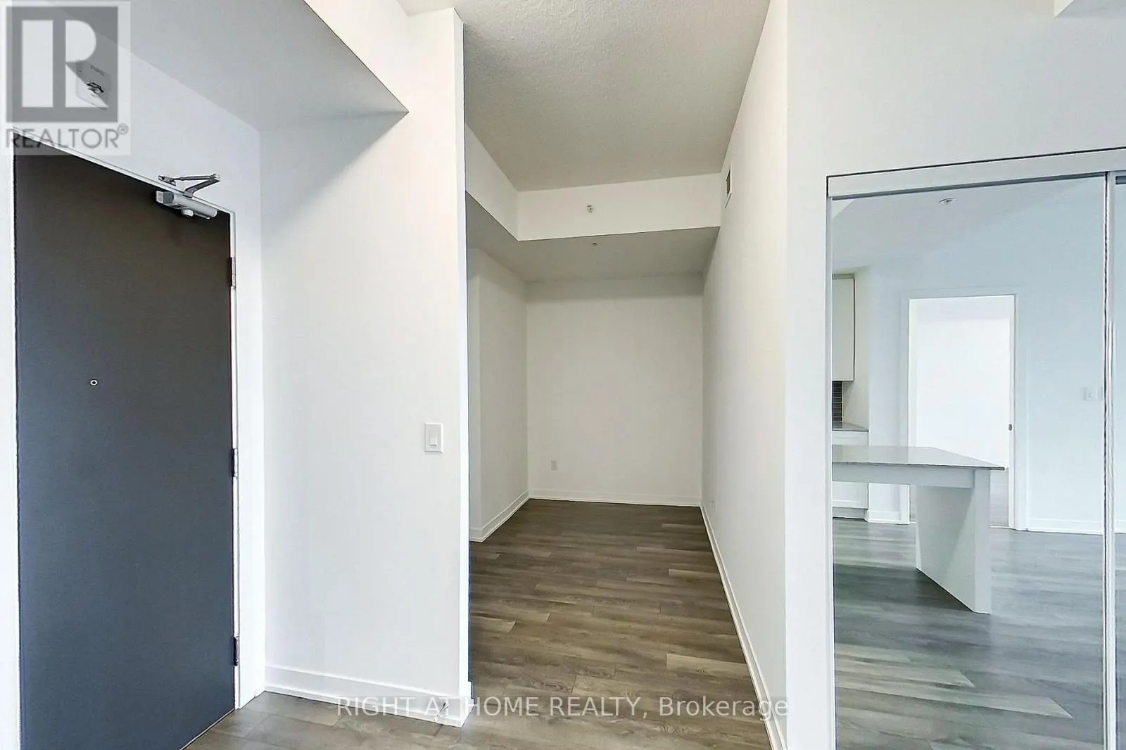 505 - 550 NORTH SERVICE ROAD