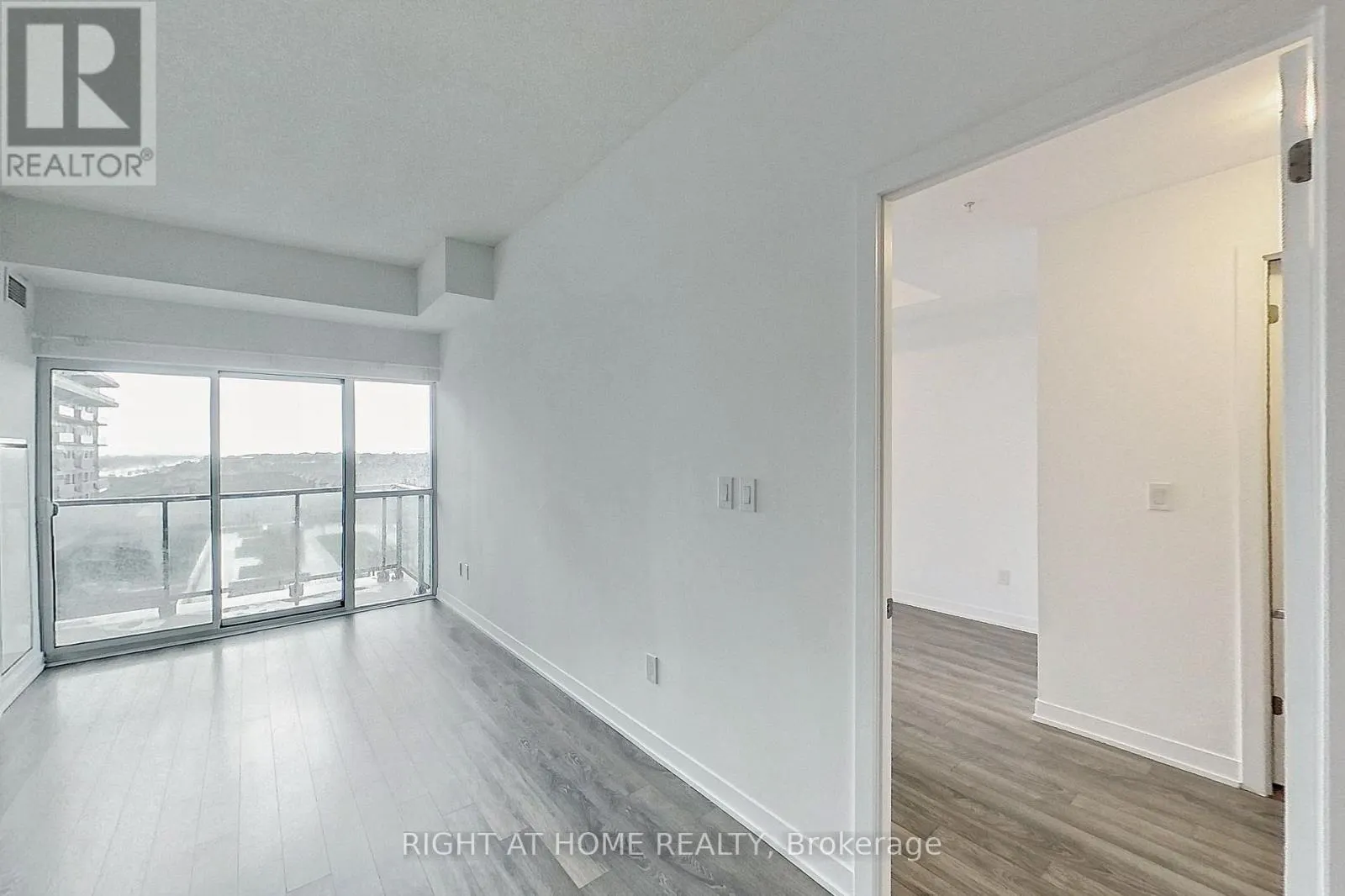 505 - 550 NORTH SERVICE ROAD