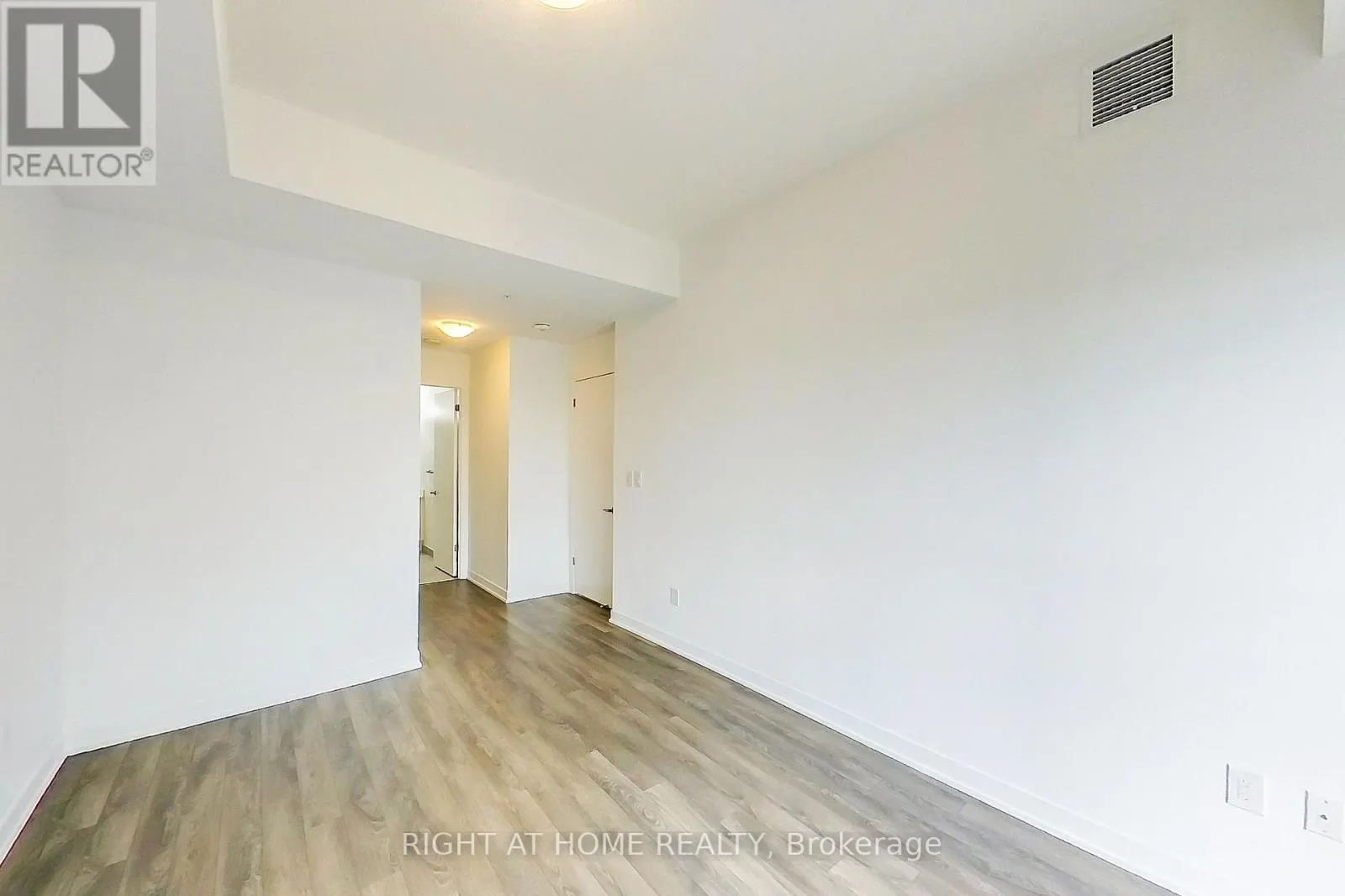 505 - 550 NORTH SERVICE ROAD
