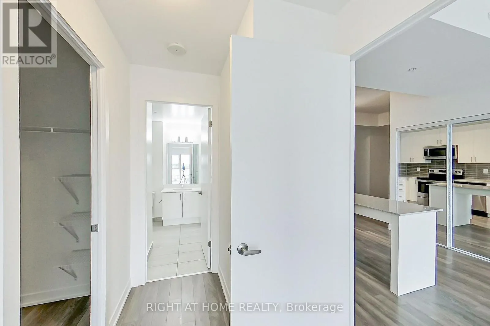 505 - 550 NORTH SERVICE ROAD