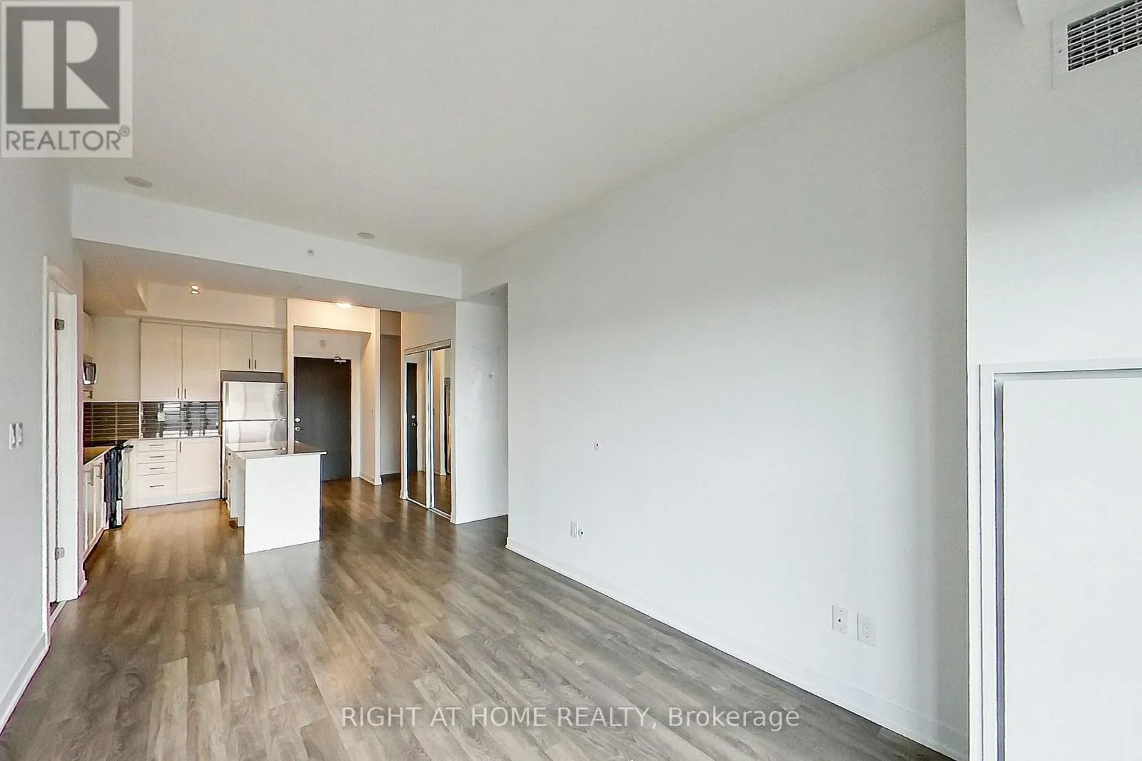505 - 550 NORTH SERVICE ROAD