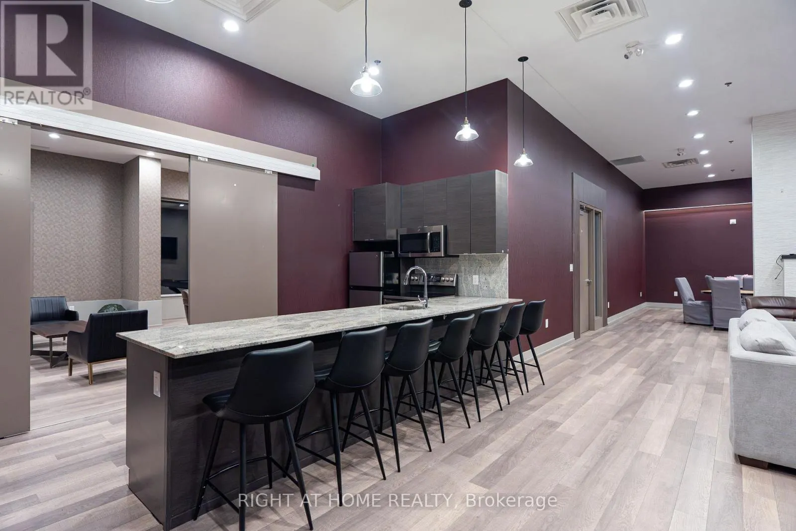 505 - 550 NORTH SERVICE ROAD