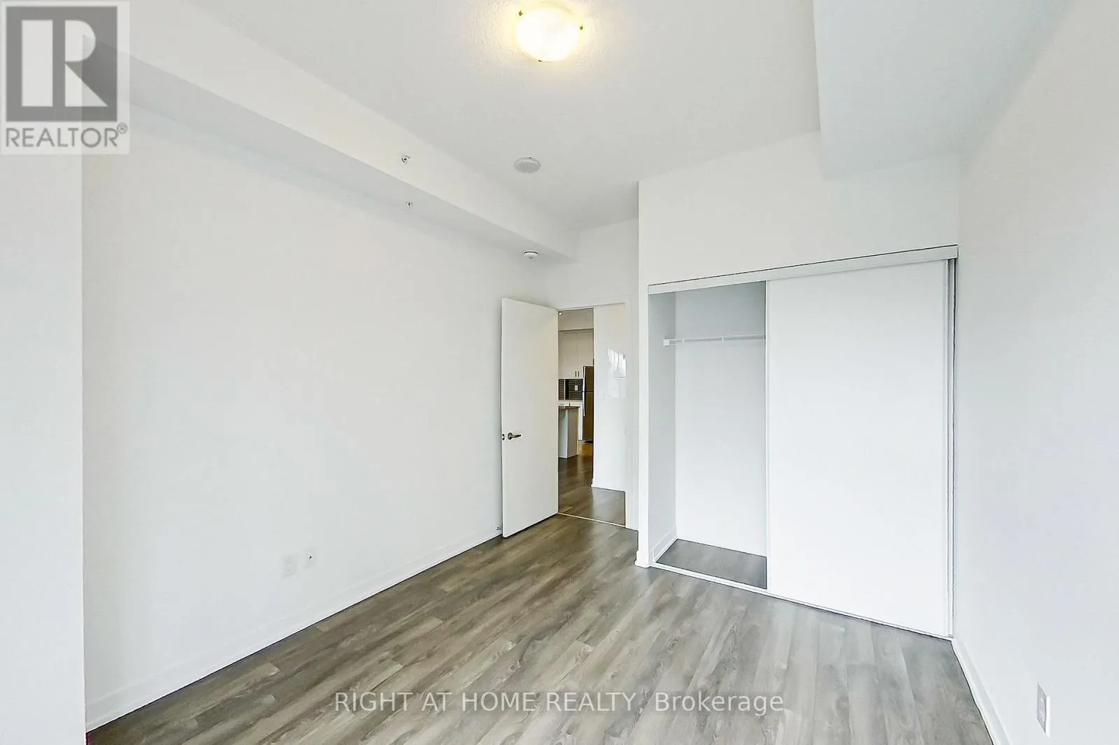 505 - 550 NORTH SERVICE ROAD