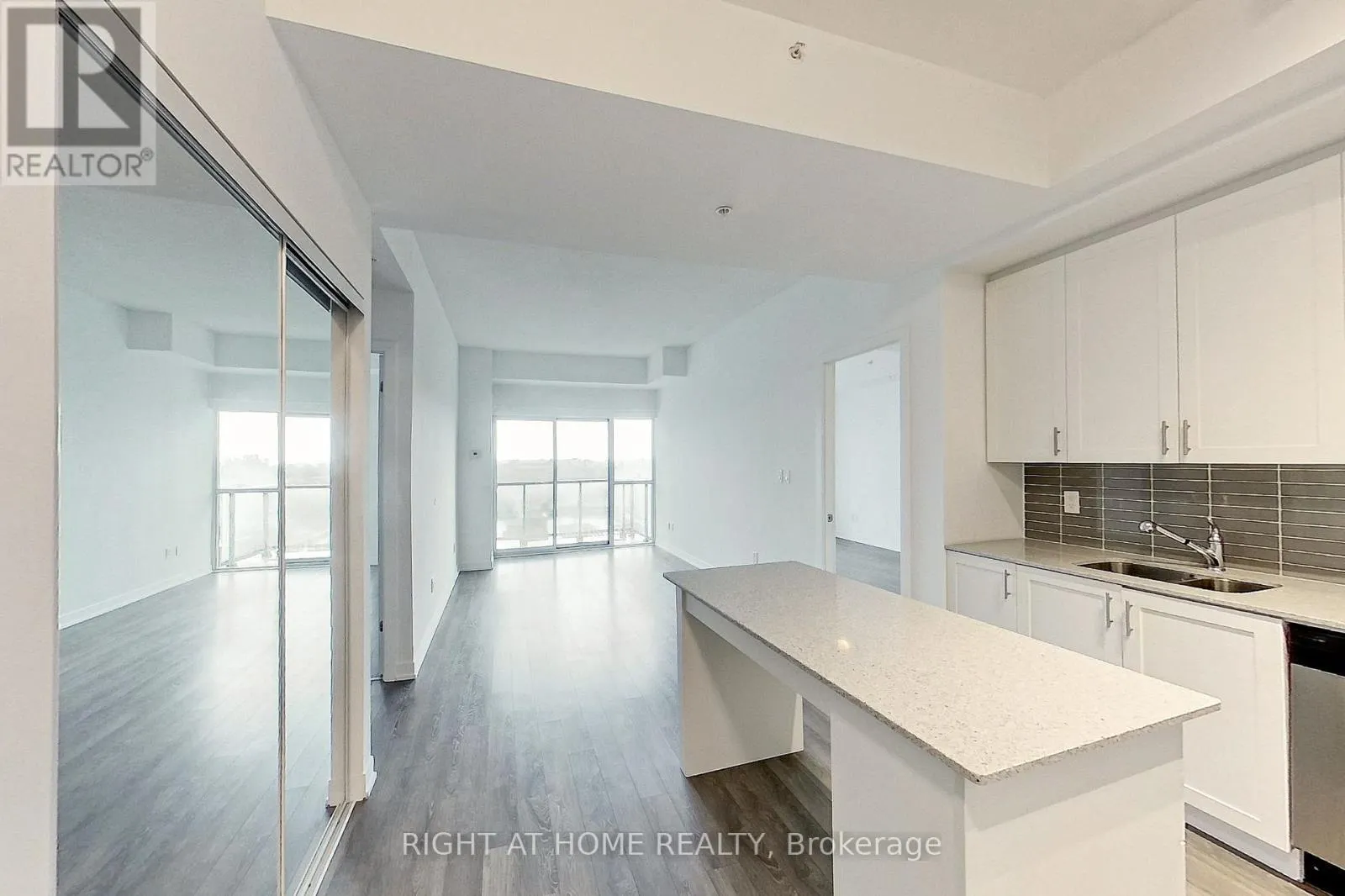 505 - 550 NORTH SERVICE ROAD