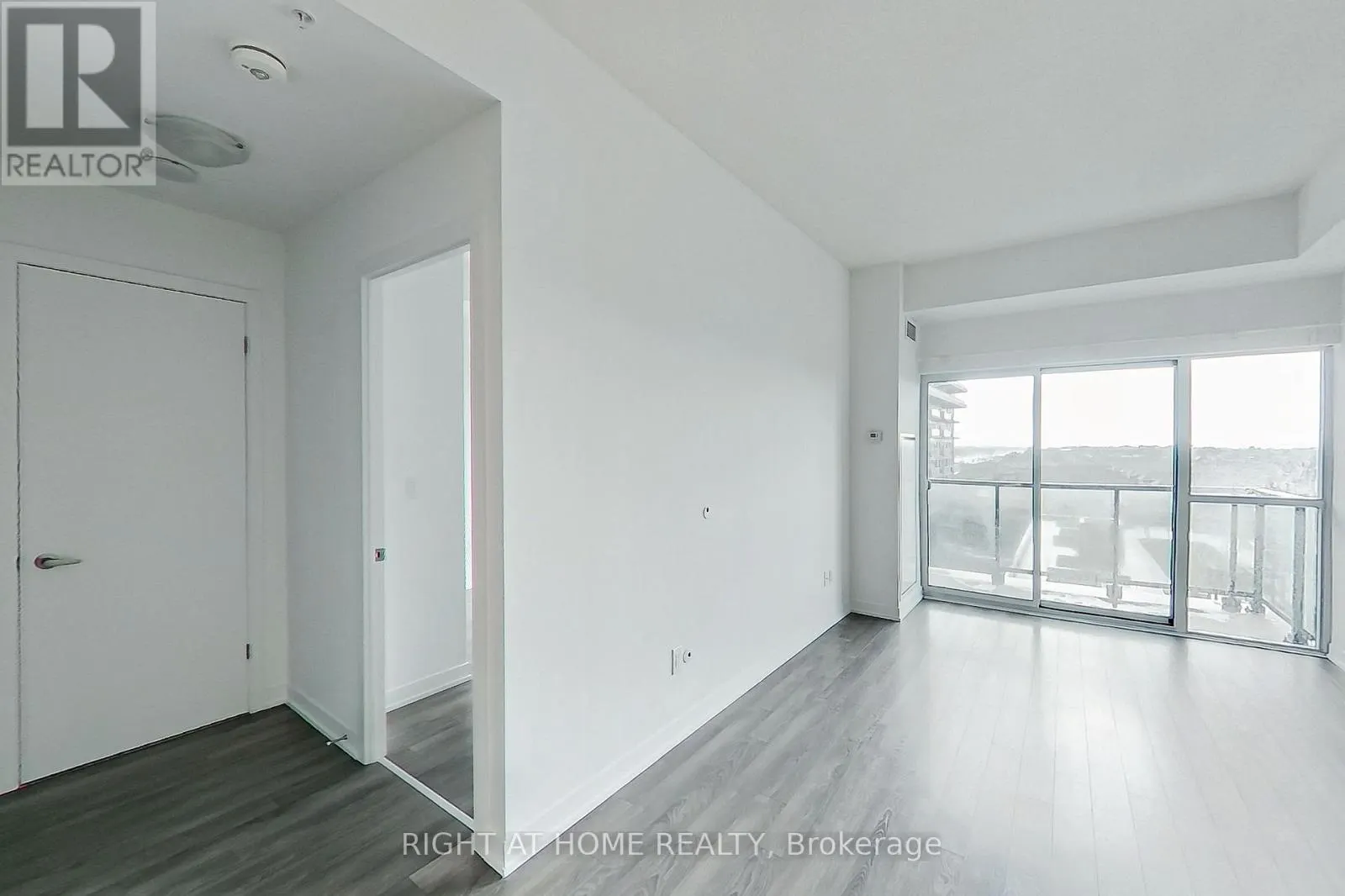 505 - 550 NORTH SERVICE ROAD