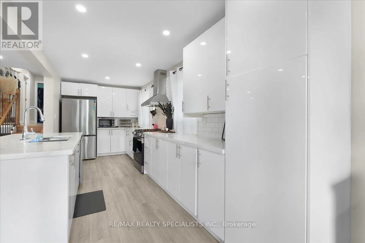 12 WARDELL CRESCENT