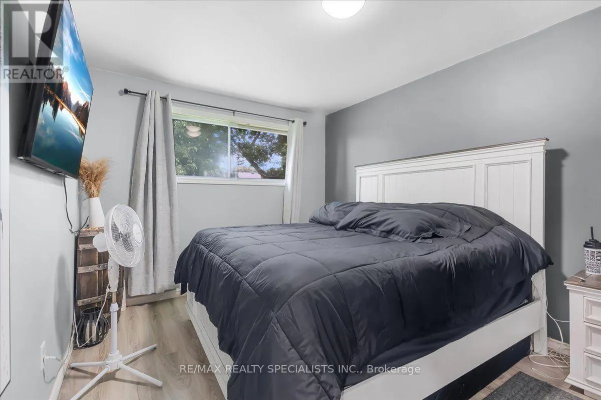12 WARDELL CRESCENT