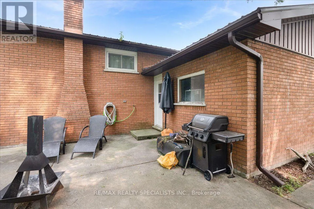 12 WARDELL CRESCENT