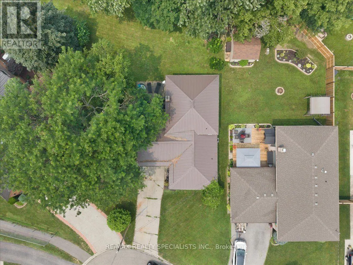 12 WARDELL CRESCENT