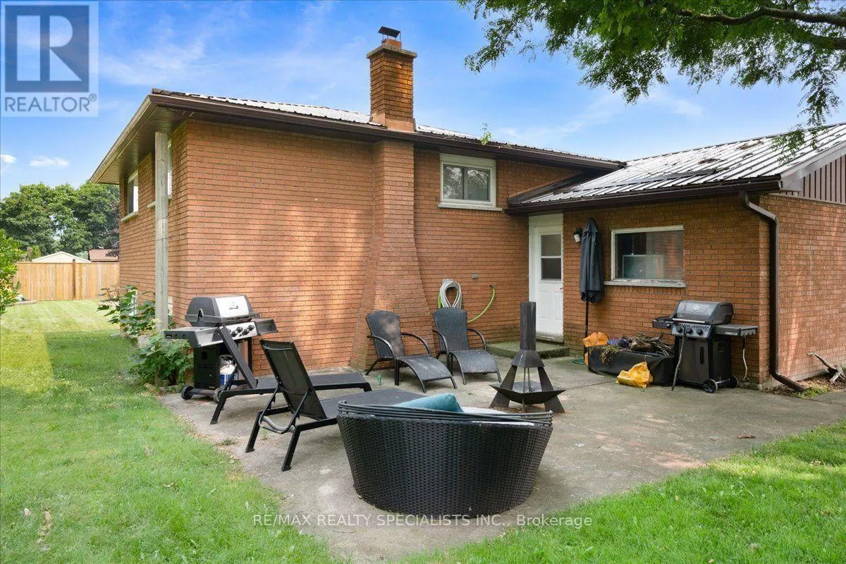 12 WARDELL CRESCENT