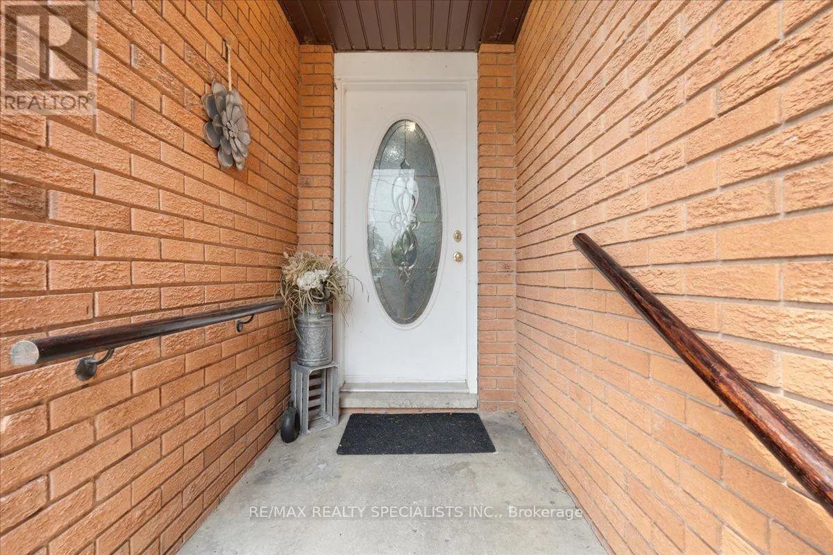 12 WARDELL CRESCENT