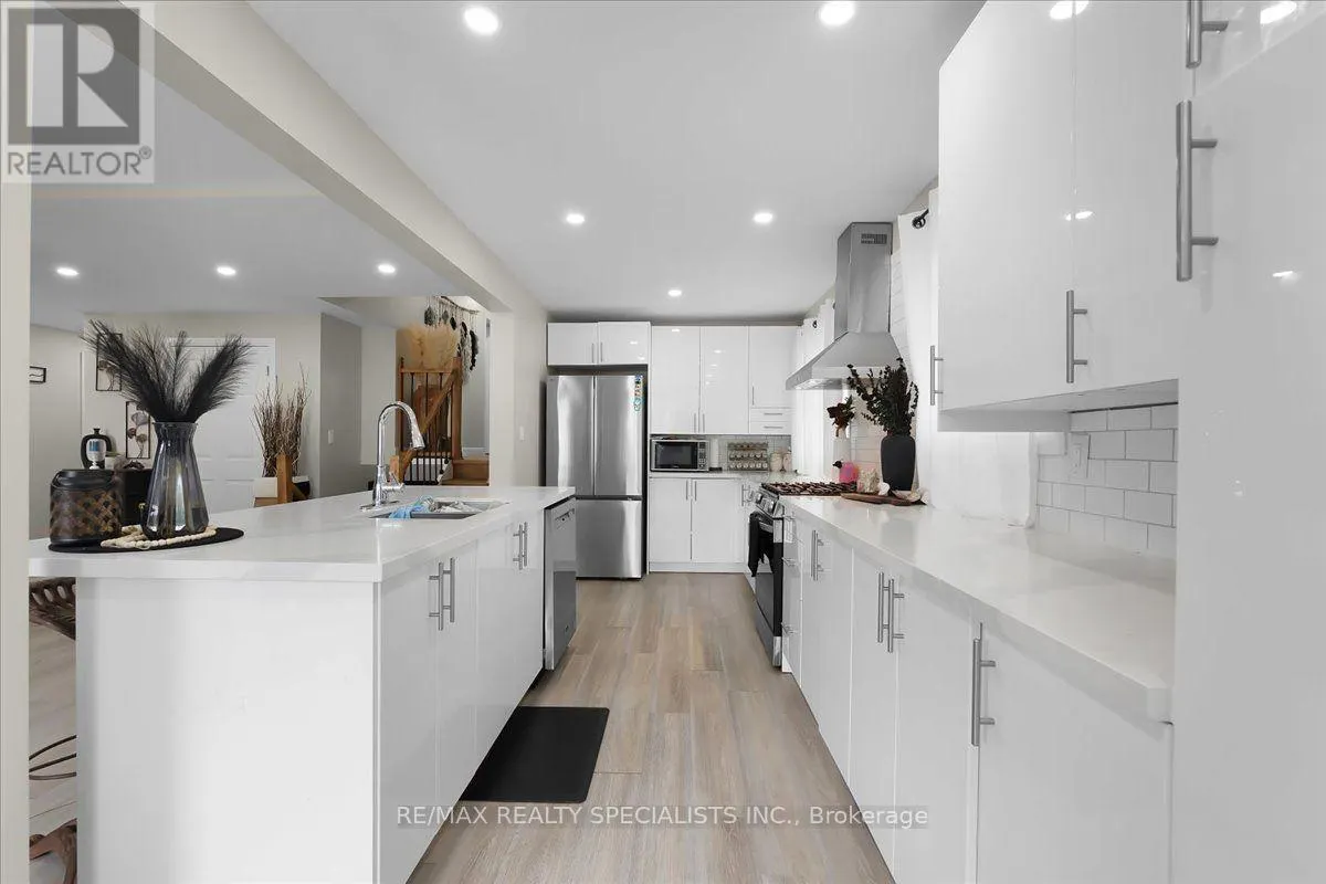 12 WARDELL CRESCENT