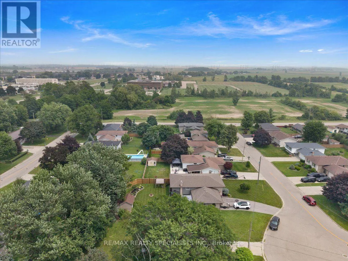 12 WARDELL CRESCENT