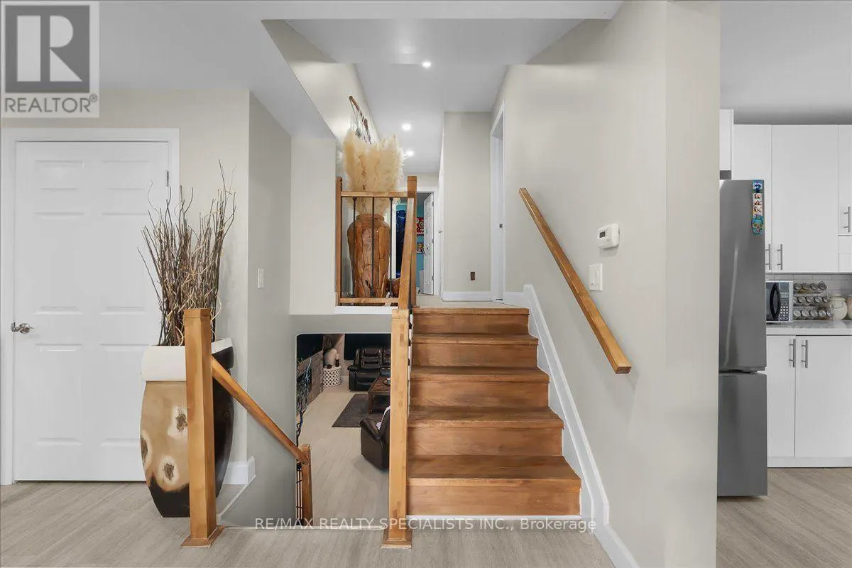 12 WARDELL CRESCENT