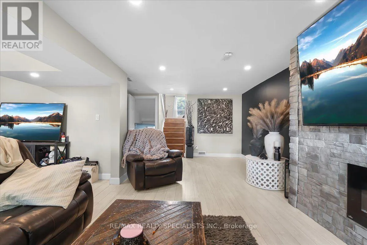 12 WARDELL CRESCENT