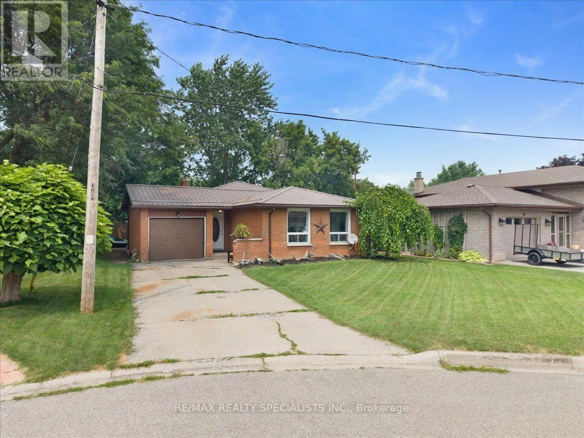 12 WARDELL CRESCENT
