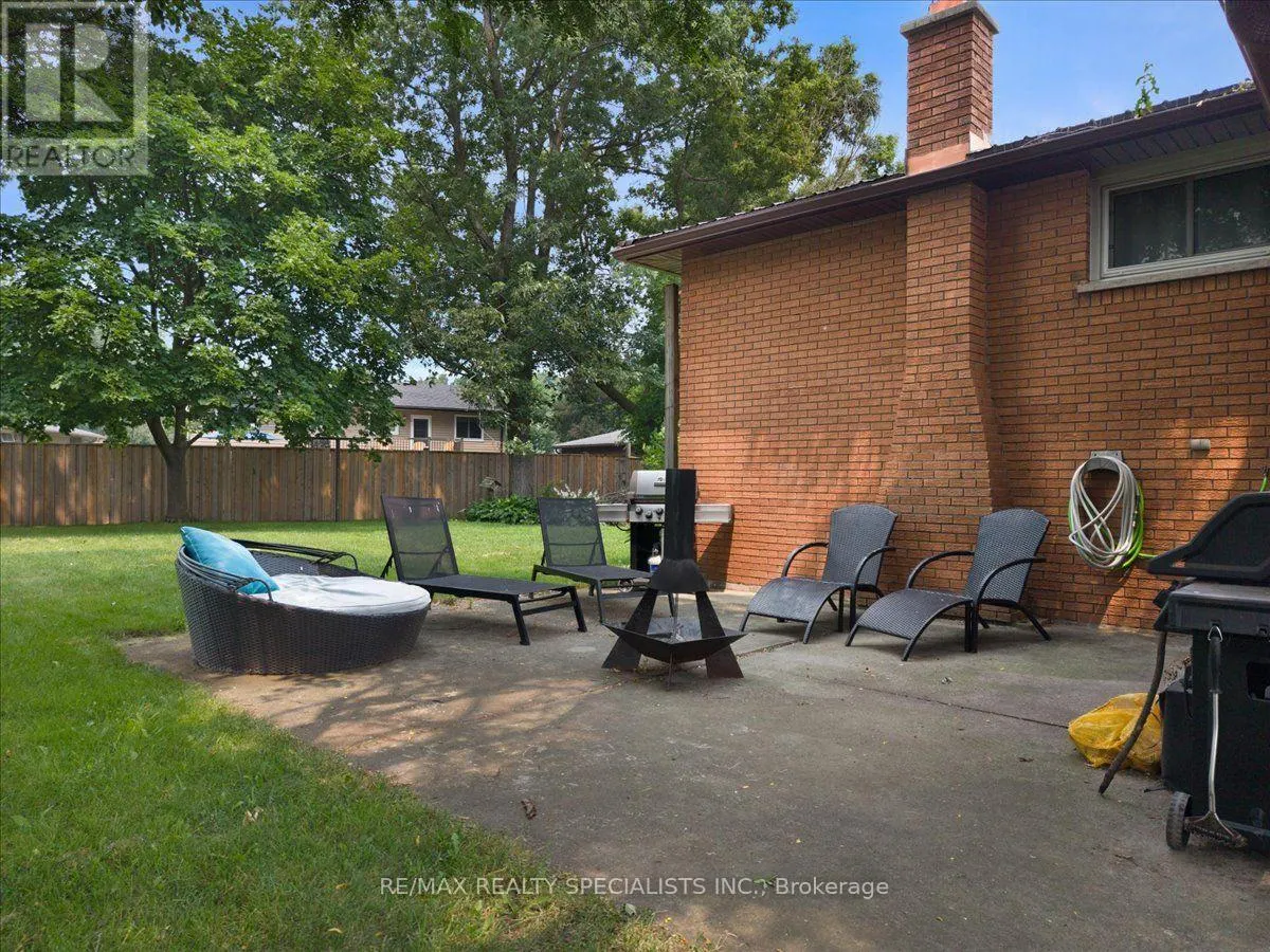 12 WARDELL CRESCENT