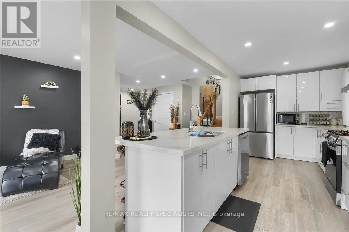 12 WARDELL CRESCENT