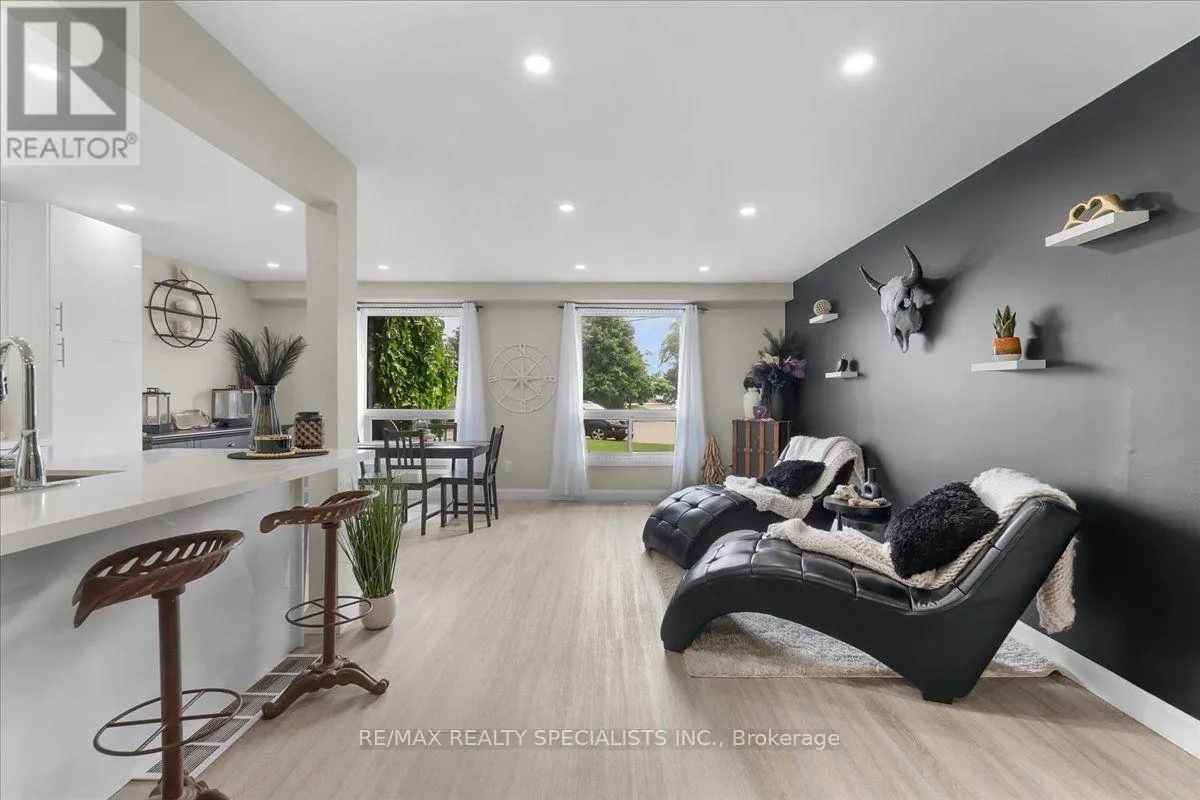 12 WARDELL CRESCENT