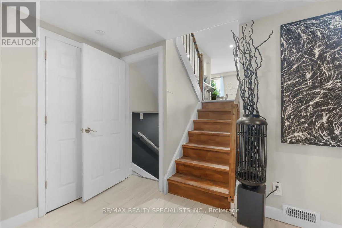 12 WARDELL CRESCENT