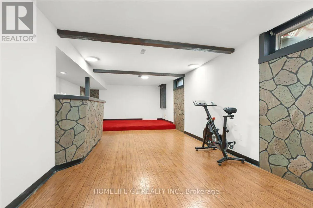19 MILTON AVENUE W