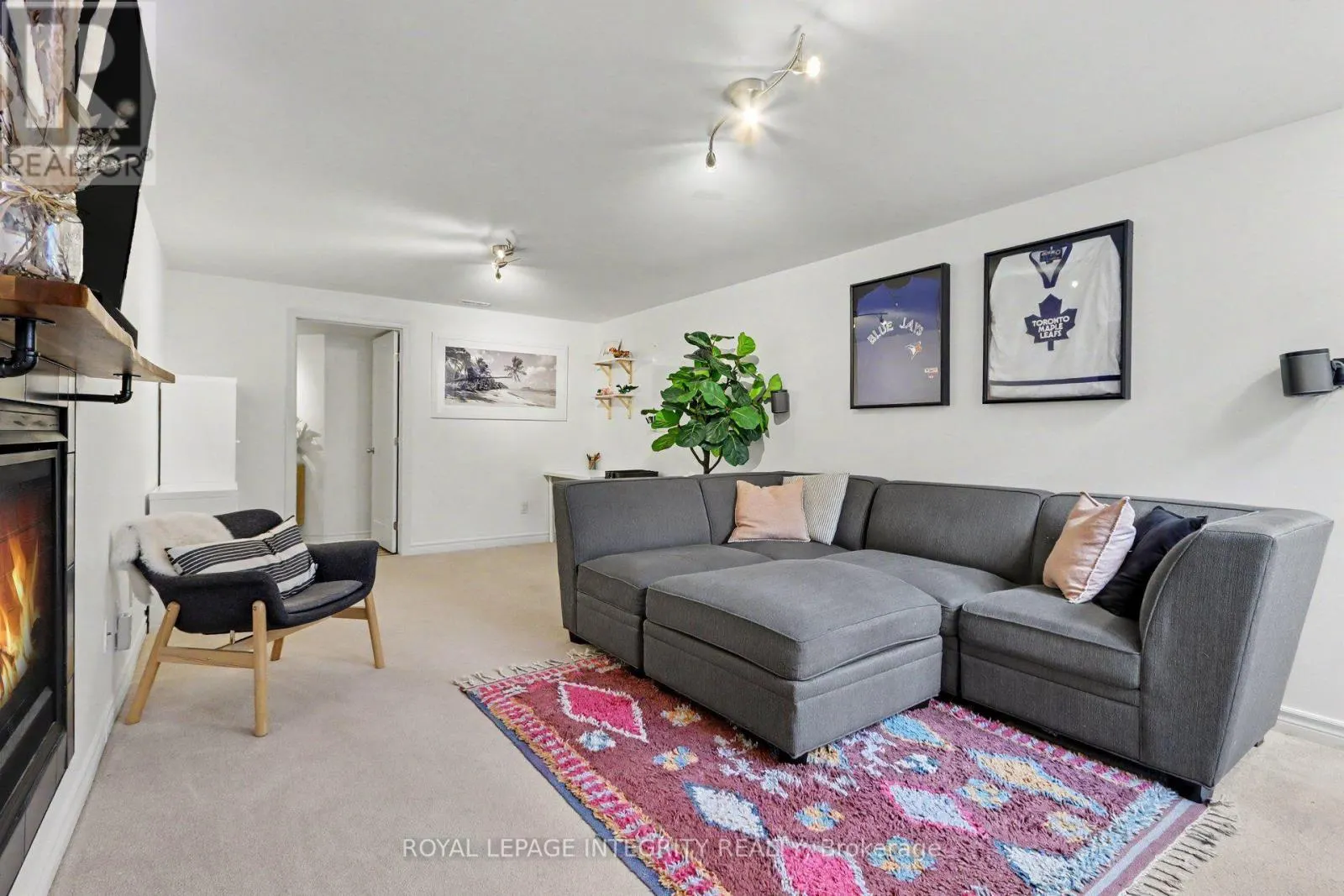 286 FERGUS CRESCENT