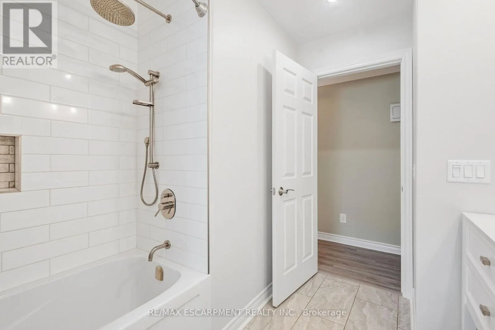39 ROSEMOUNT AVENUE