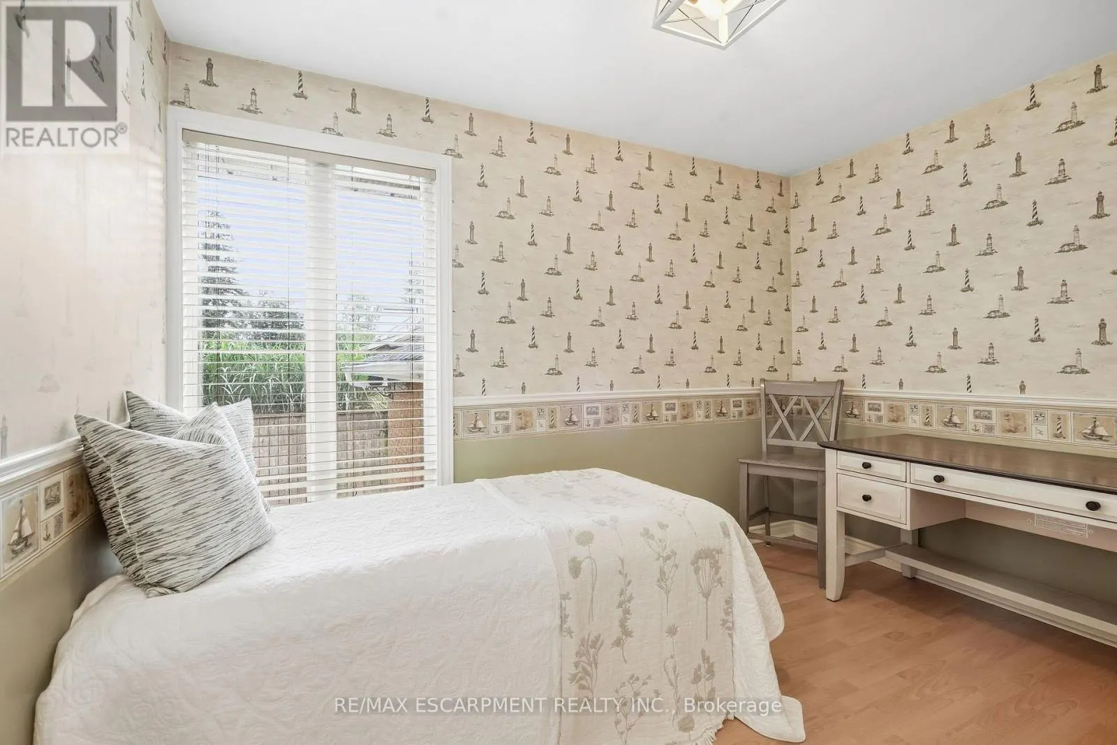 39 ROSEMOUNT AVENUE