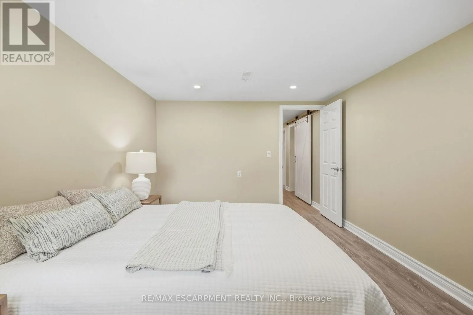 39 ROSEMOUNT AVENUE