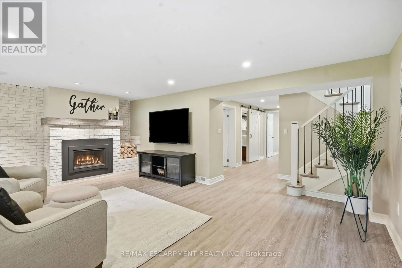 39 ROSEMOUNT AVENUE