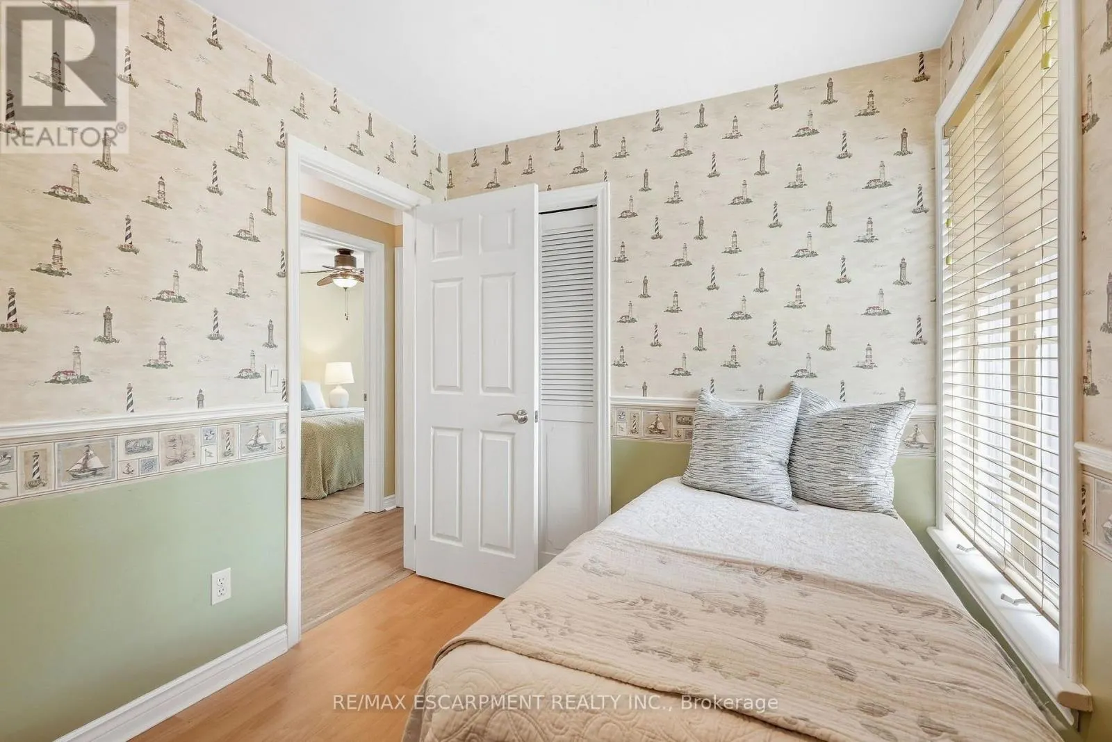 39 ROSEMOUNT AVENUE