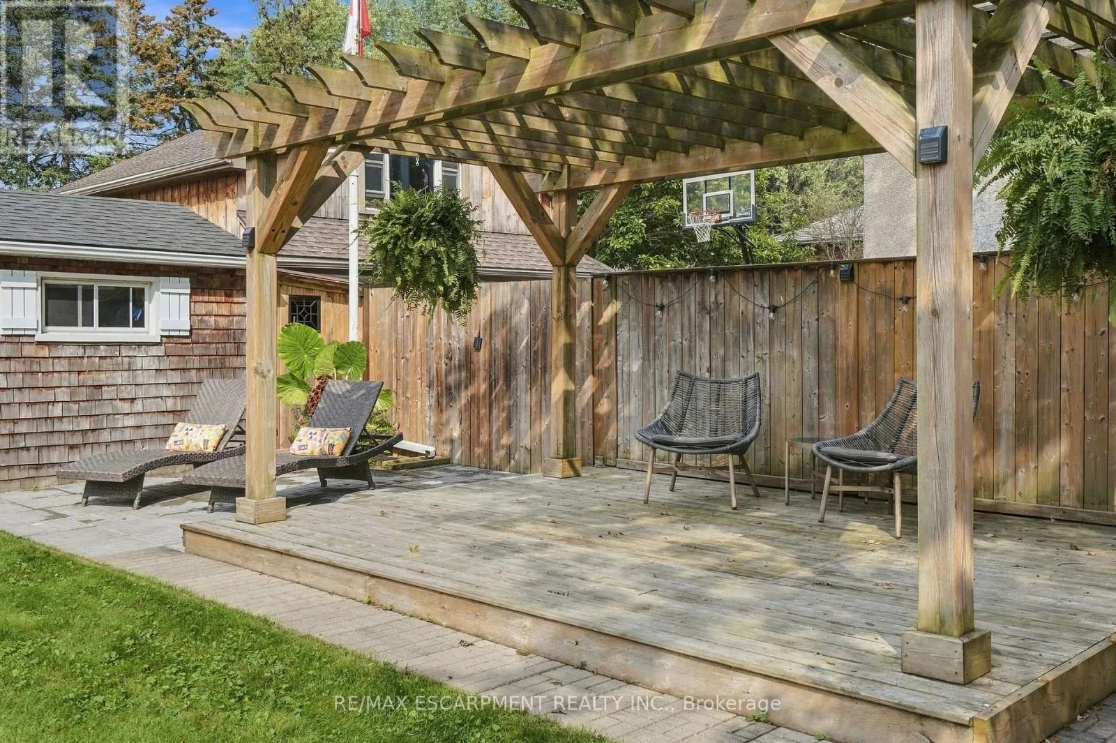 39 ROSEMOUNT AVENUE