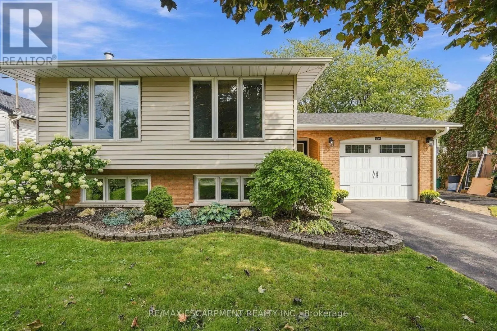 39 ROSEMOUNT AVENUE