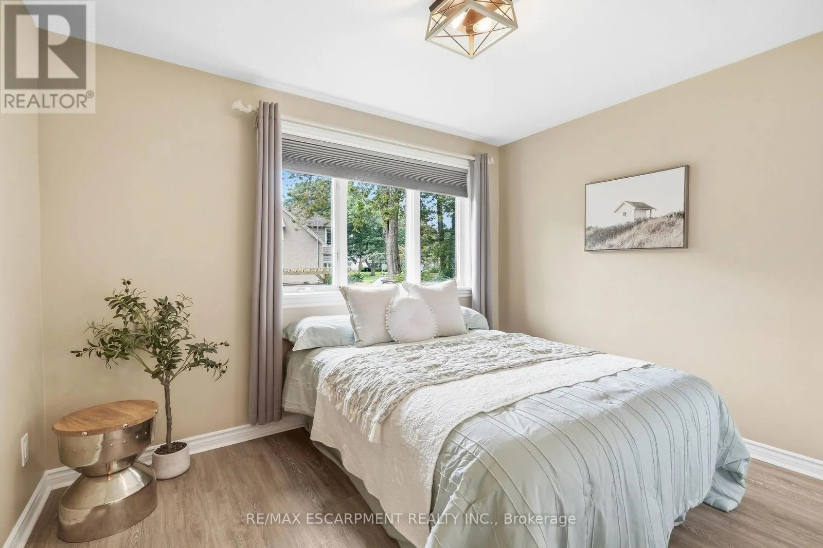39 ROSEMOUNT AVENUE