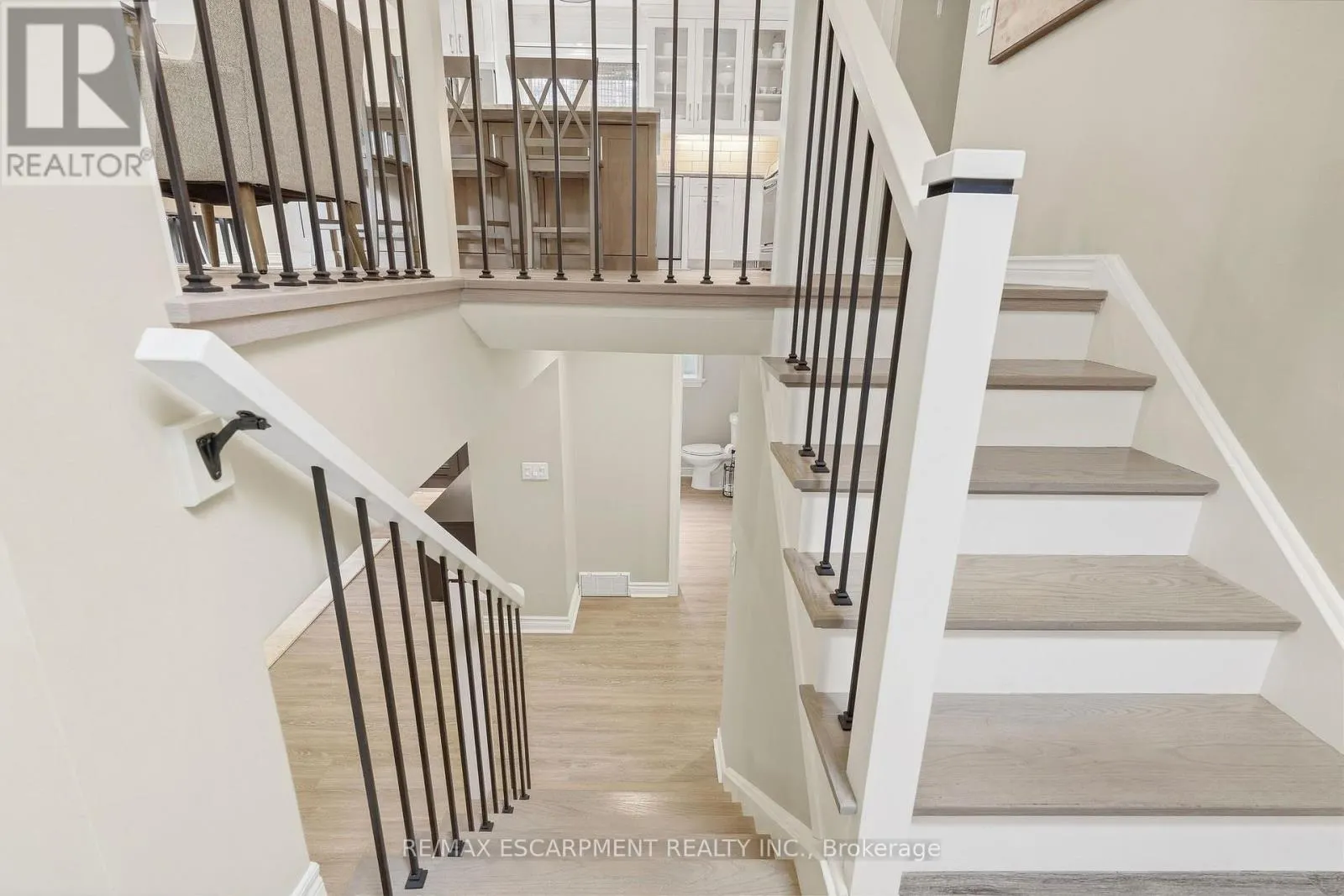 39 ROSEMOUNT AVENUE