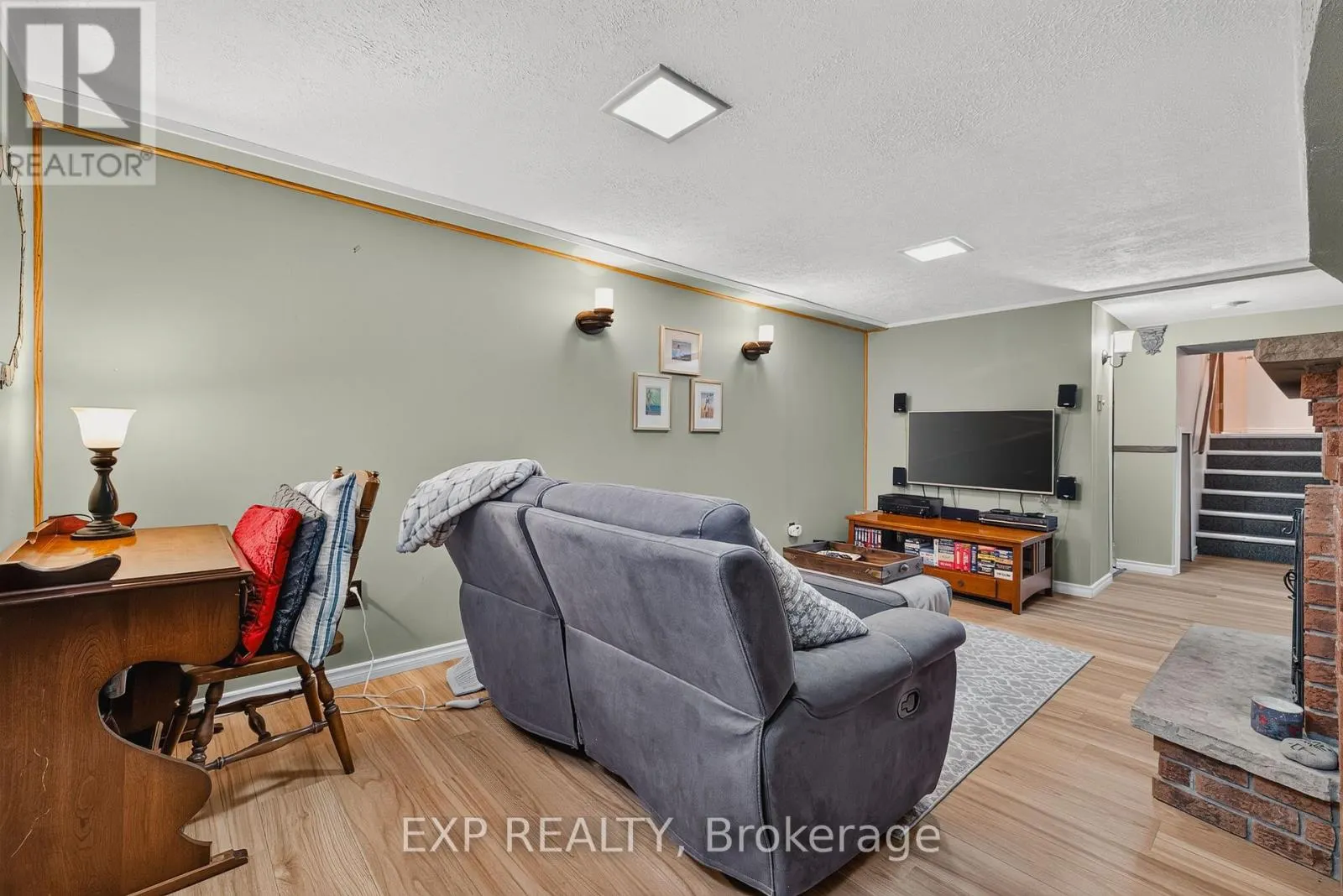 1393 PINEVIEW AVENUE