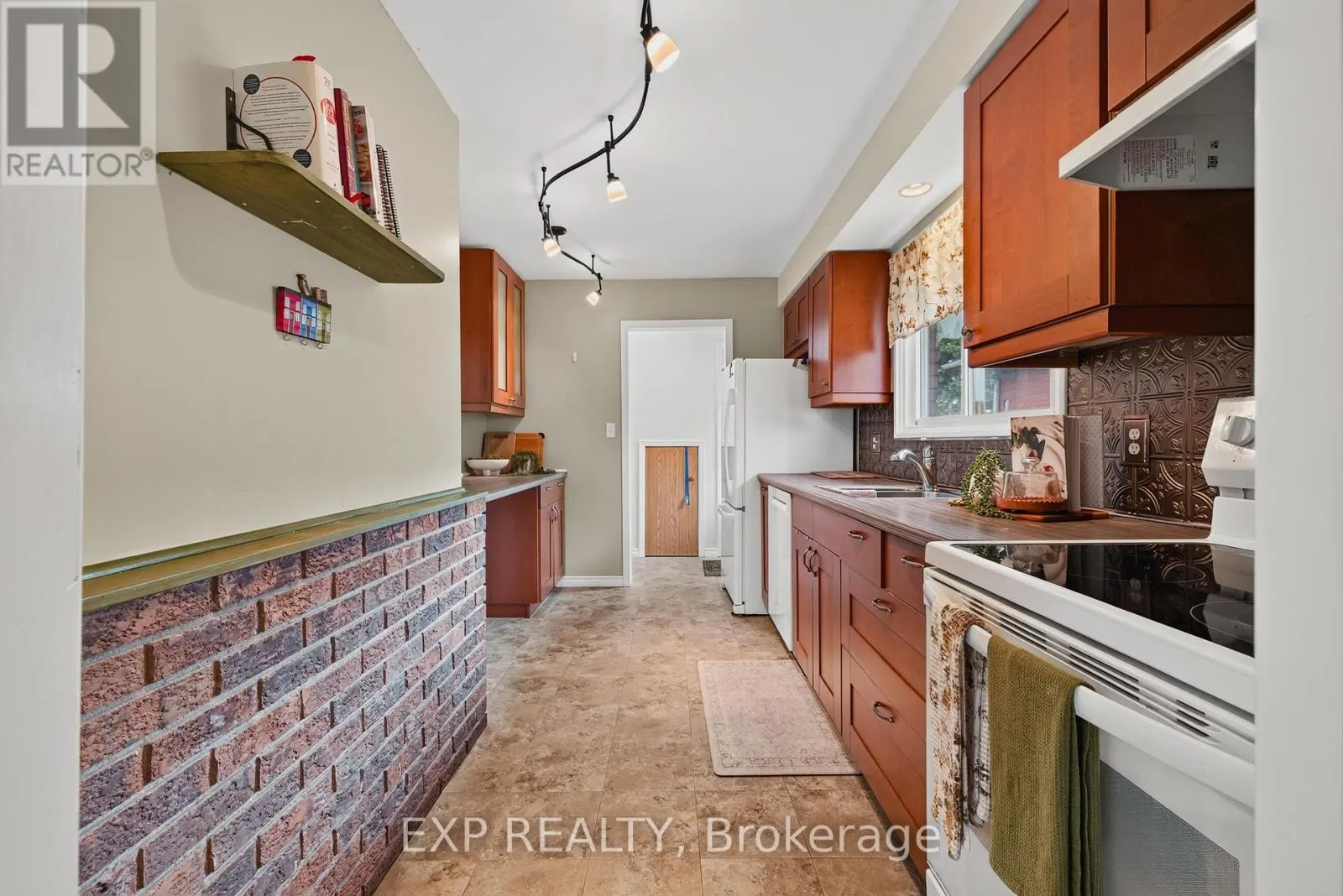 1393 PINEVIEW AVENUE