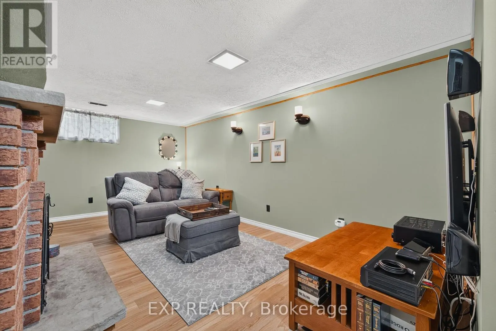 1393 PINEVIEW AVENUE